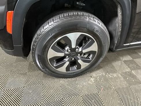 Used 2023 Jeep Grand Cherokee 4WD 4xe image 9