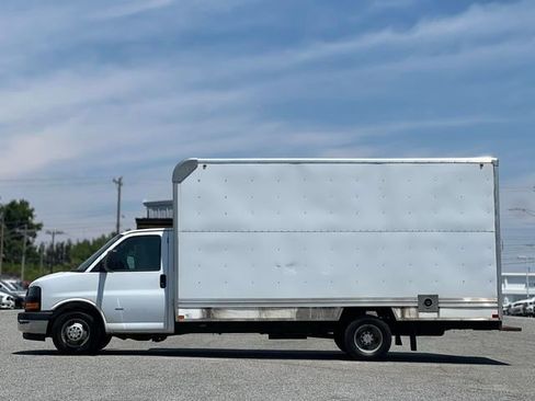 Used 2019 Chevrolet Express 3500 Extended w/ Power Convenience Package RWD image 8