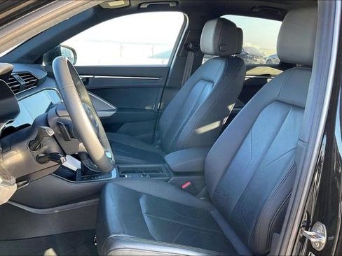 Used 2025 Audi Q3 2.0T Premium image 9