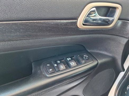 Used 2017 Jeep Grand Cherokee Laredo AWD/4WD image 15