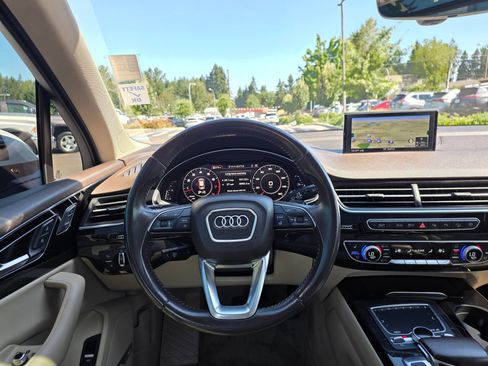 Used 2019 Audi Q7 3.0T Premium Plus w/ Premium Plus Package AWD/4WD image 11