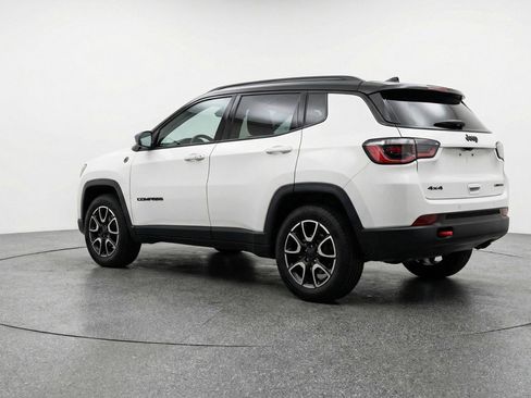 Used 2025 Jeep Compass Trailhawk AWD/4WD image 6