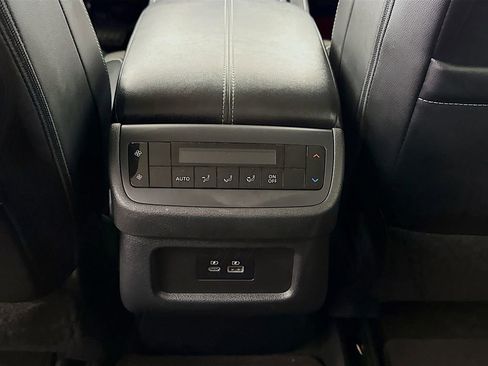 Used 2023 Nissan Pathfinder SL image 24