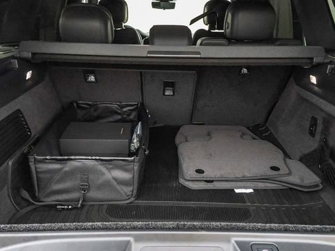 New 2025 Land Rover Range Rover SE image 28