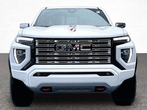 Used 2025 GMC Canyon Denali AWD/4WD image 3