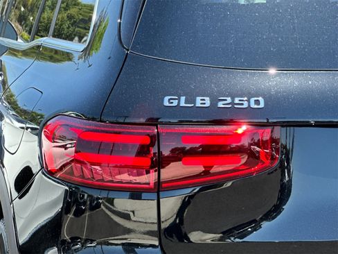 New 2025 Mercedes-Benz GLB 250 4MATIC image 31