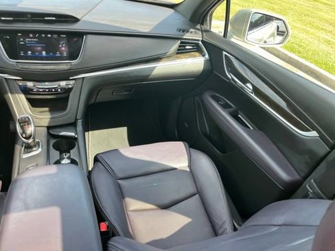 Used 2017 Cadillac XT5 Luxury w/ Driver Awareness Package AWD/4WD image 35
