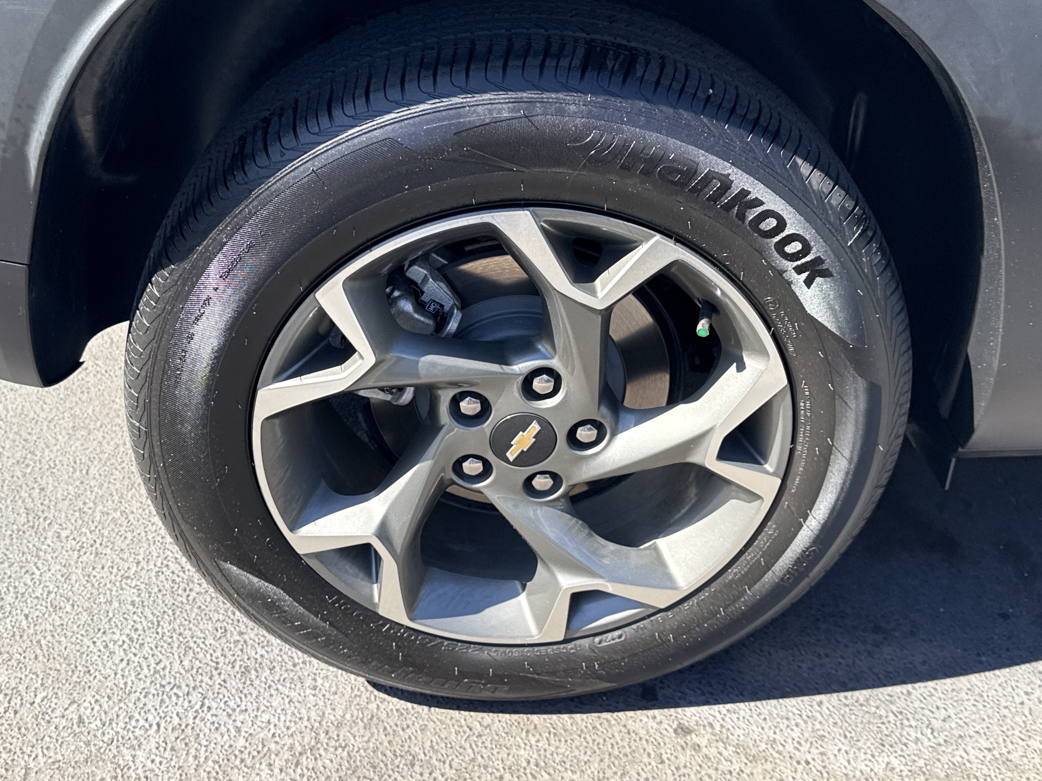 Used 2025 Chevrolet Trax LT w/ Sunroof Package FWD image 12