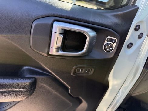 Used 2023 Jeep Wrangler Unlimited Rubicon image 11