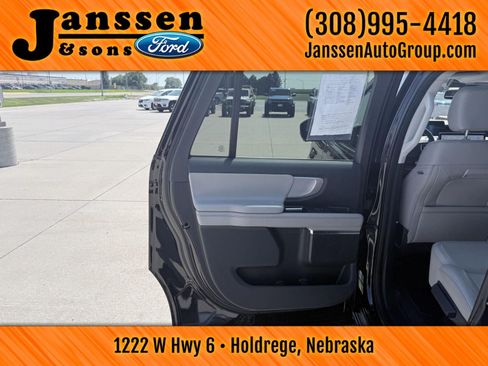 Used 2025 Ford Expedition Max Active AWD/4WD image 10