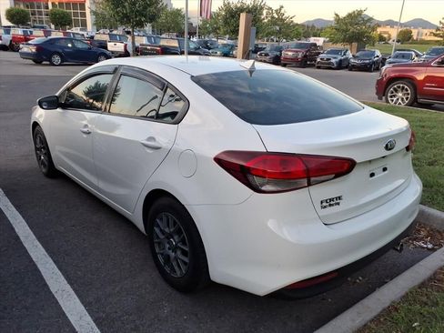 Used 2017 Kia Forte LX FWD image 3
