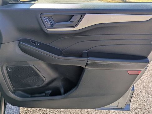 Used 2022 Ford Escape SE image 35