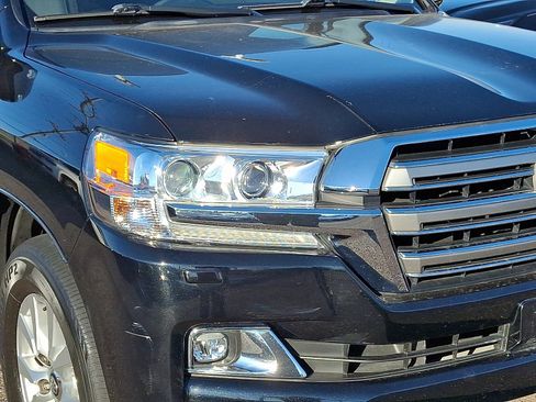 Used 2021 Toyota Land Cruiser image 9