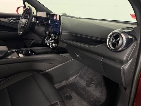 Used 2025 Chevrolet Blazer EV LT image 32