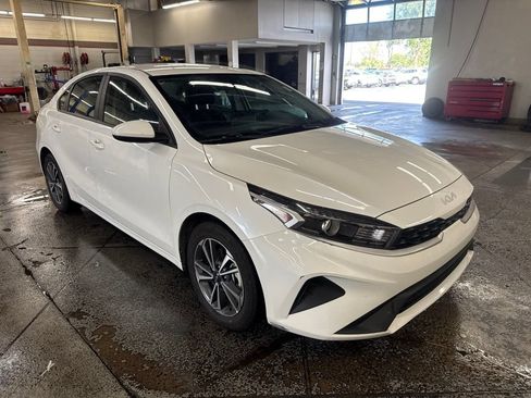 Used 2024 Kia Forte LXS FWD image 2