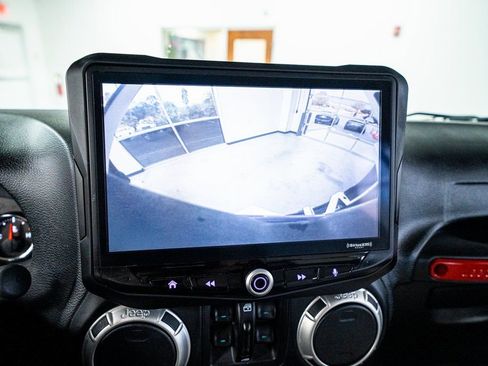 Used 2018 Jeep Wrangler Unlimited Sahara image 44