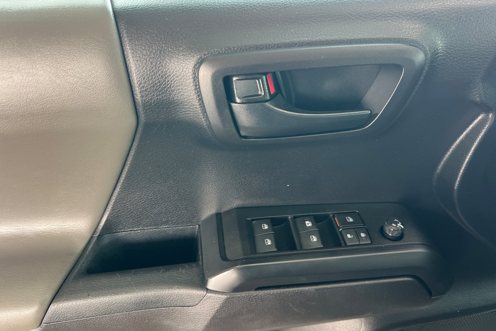 Used 2019 Toyota Tacoma SR w/ SR Convenience Package AWD/4WD image 8