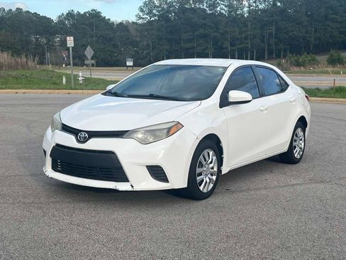 Used 2015 Toyota Corolla LE image 2