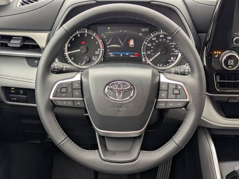 Used 2026 Toyota Highlander XLE image 20