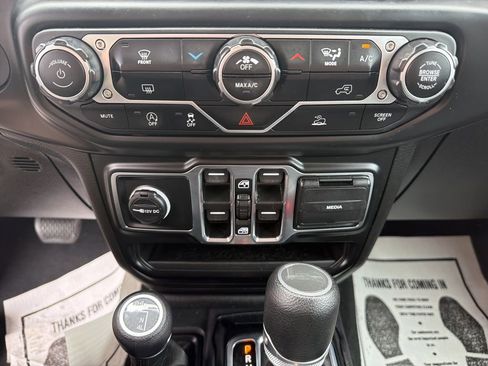 Used 2023 Jeep Gladiator Sport AWD/4WD image 22