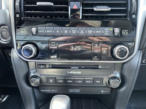 Used 2023 Lexus GX 460 Luxury w/ Sport Design Package AWD/4WD image 21