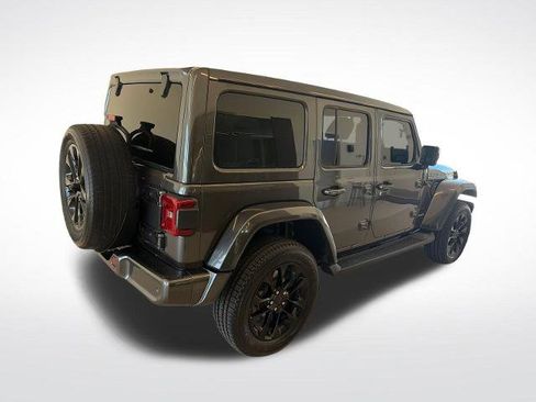 Used 2021 Jeep Wrangler Unlimited Sahara AWD/4WD image 3