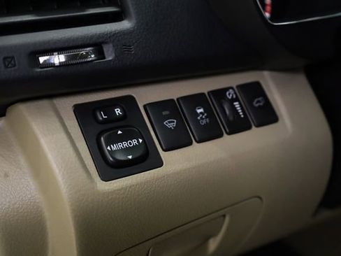 Used 2011 Toyota Highlander SE image 14