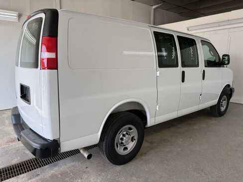 New 2025 Chevrolet Express 3500 w/ Driver Convenience Package image 6