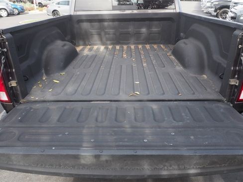 Used 2016 RAM 1500 Classic SLT w/ Luxury Group image 23