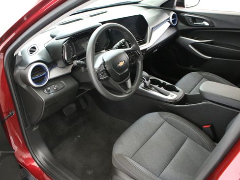 Used 2024 Chevrolet Trax LS FWD image 25