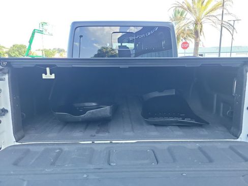 Used 2022 Jeep Gladiator Overland w/ Popular Equipment Package AWD/4WD image 11