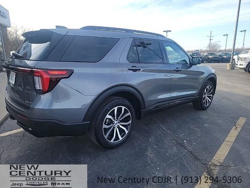 Used 2025 Ford Explorer ST-Line image 5