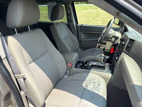 Used 2005 Jeep Grand Cherokee Laredo AWD/4WD image 13