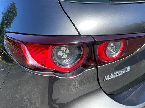 Used 2020 MAZDA MAZDA3 Hatchback w/ Preferred Package FWD image 22
