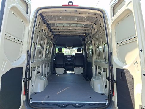 Used 2026 Mercedes-Benz Sprinter 2500 image 24