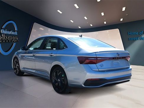 Certified 2025 Volkswagen Jetta SE image 6