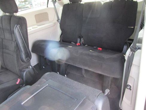 Used 2013 Dodge Grand Caravan SXT FWD image 17