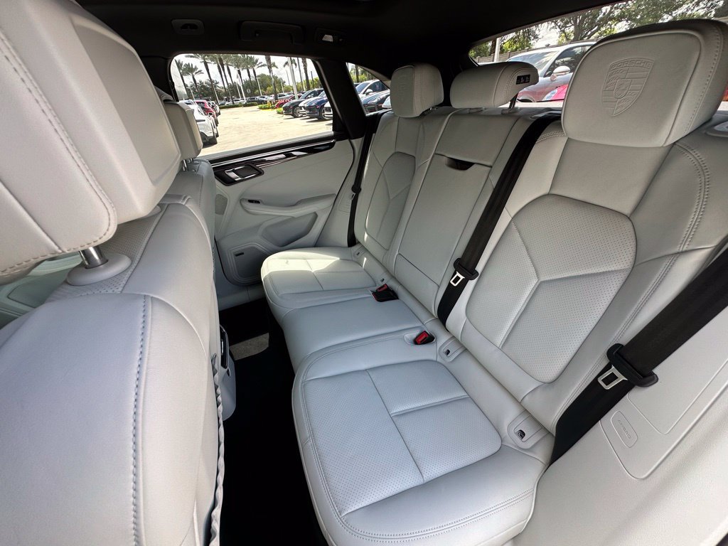 Used 2026 Porsche Macan AWD/4WD image 37