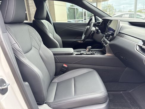 Used 2026 Lexus RX 350h w/ Convenience Package image 32