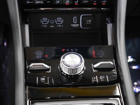 Used 2023 Jeep Grand Cherokee Overland w/ Luxury Tech Group IV AWD/4WD image 20