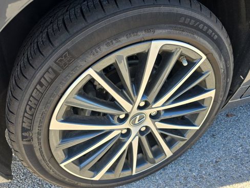 Used 2024 Lexus ES 350 w/ Premium Package FWD image 9