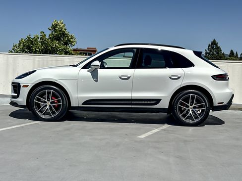 Used 2024 Porsche Macan S AWD/4WD image 2