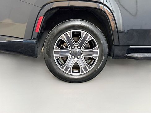 Used 2024 Jeep Wagoneer Series II w/ Flexible Seating Group RWD image 38