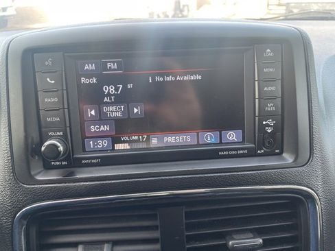 Used 2018 Dodge Grand Caravan SE image 23