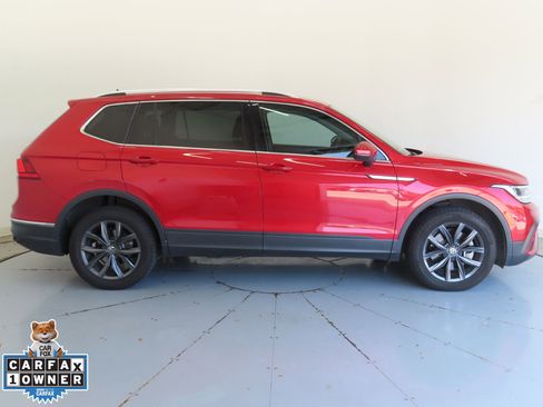 Used 2022 Volkswagen Tiguan SE FWD image 2