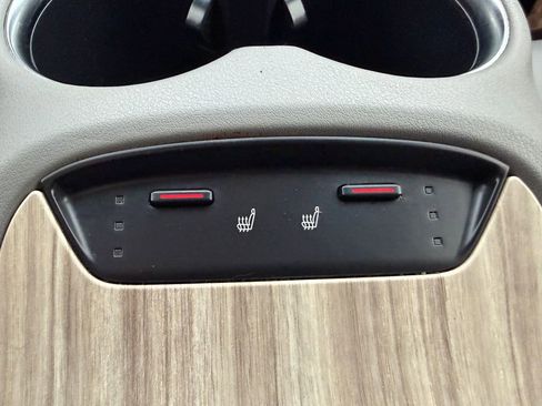 Used 2022 Toyota Venza XLE image 21