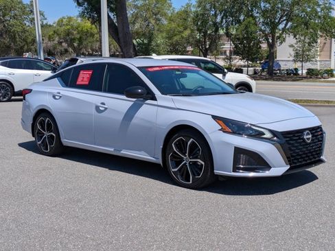 Certified 2025 Nissan Altima 2.5 SR FWD image 2