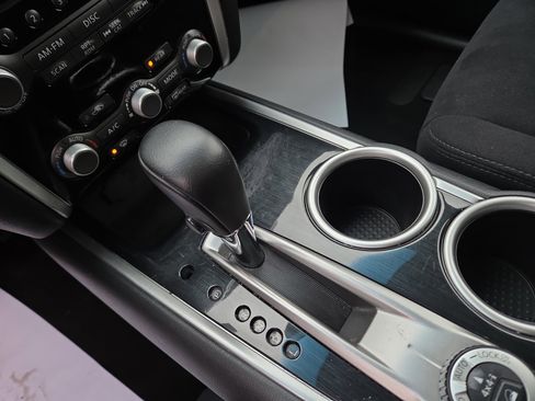 Used 2016 Nissan Pathfinder SV image 24