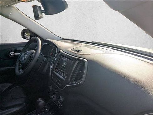 Used 2022 Jeep Cherokee Trailhawk AWD/4WD image 17