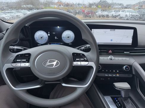 Used 2024 Hyundai Elantra SEL image 17